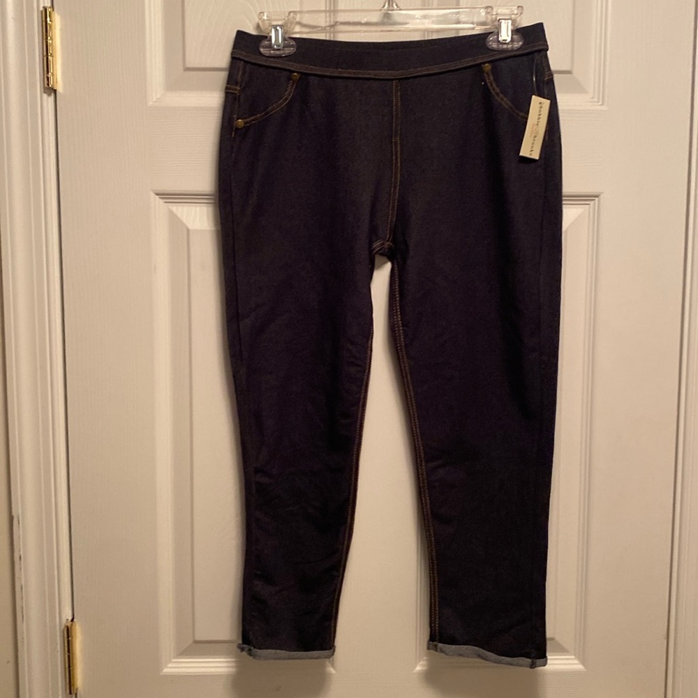 Bobbie Brooks Pull On Capris…size S